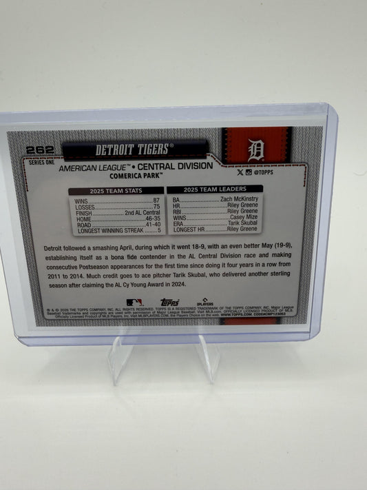 2026 Topps #262 Detroit Tigers Topps Foil Pattern