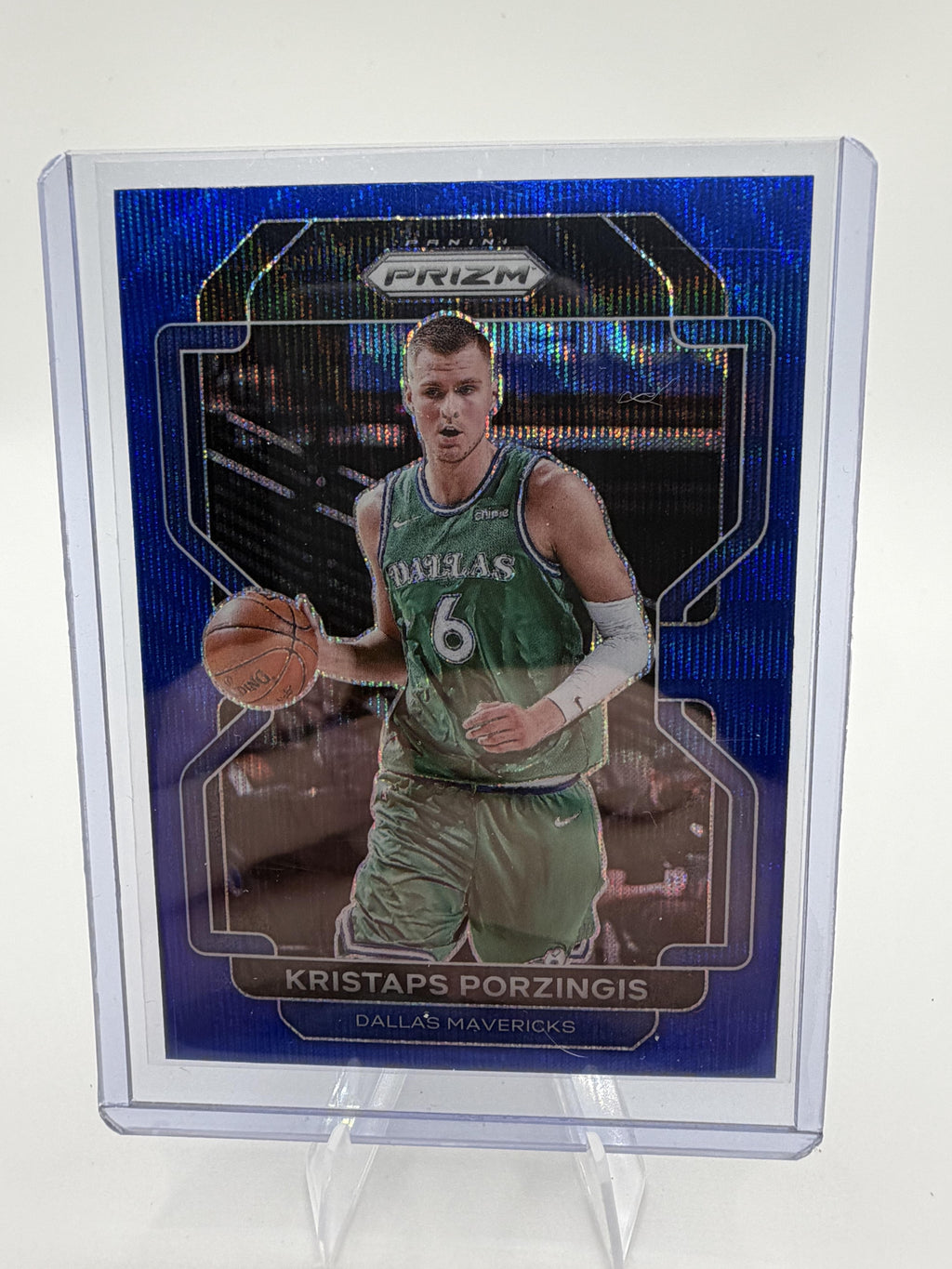 2021-22 Panini Prizm Kristaps Porzingis Blue Wave Prizm Card #74 Tmall Asia