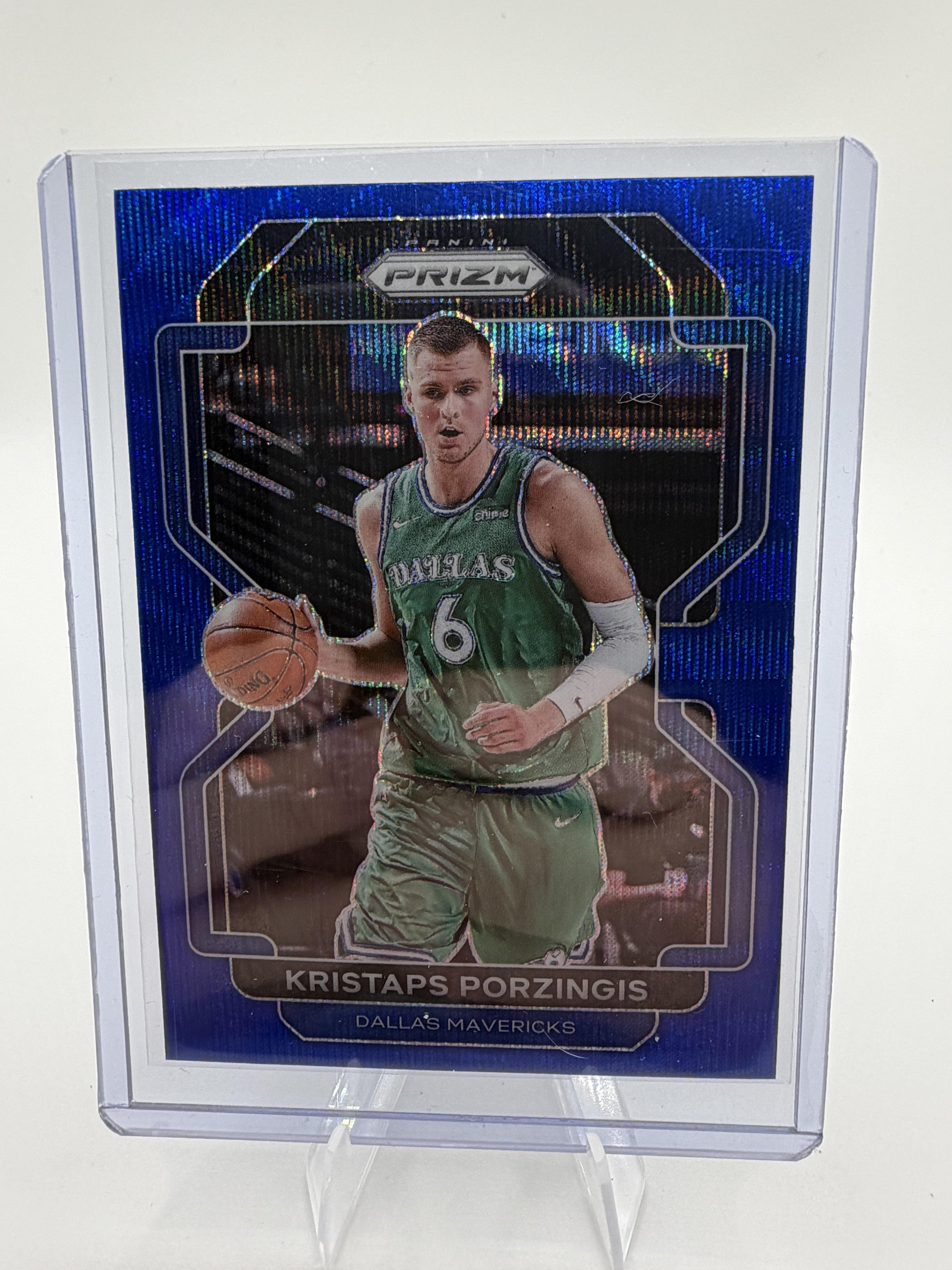 2021-22 Panini Prizm Kristaps Porzingis Blue Wave Prizm Card #74 Tmall Asia