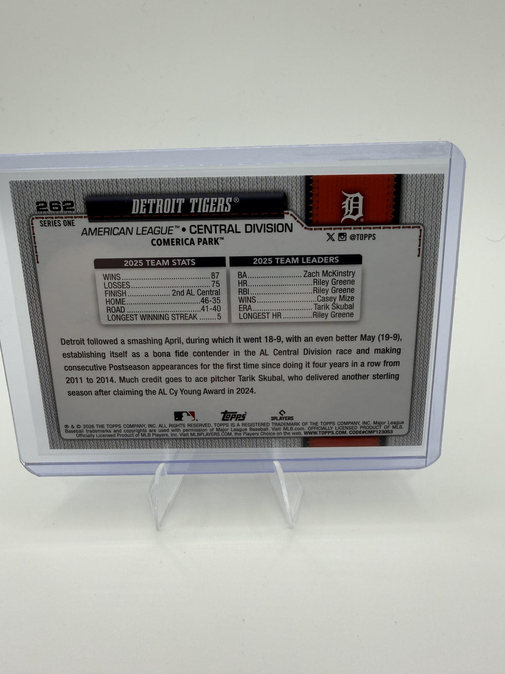 2026 Topps #262 Detroit Tigers Topps Foil Pattern