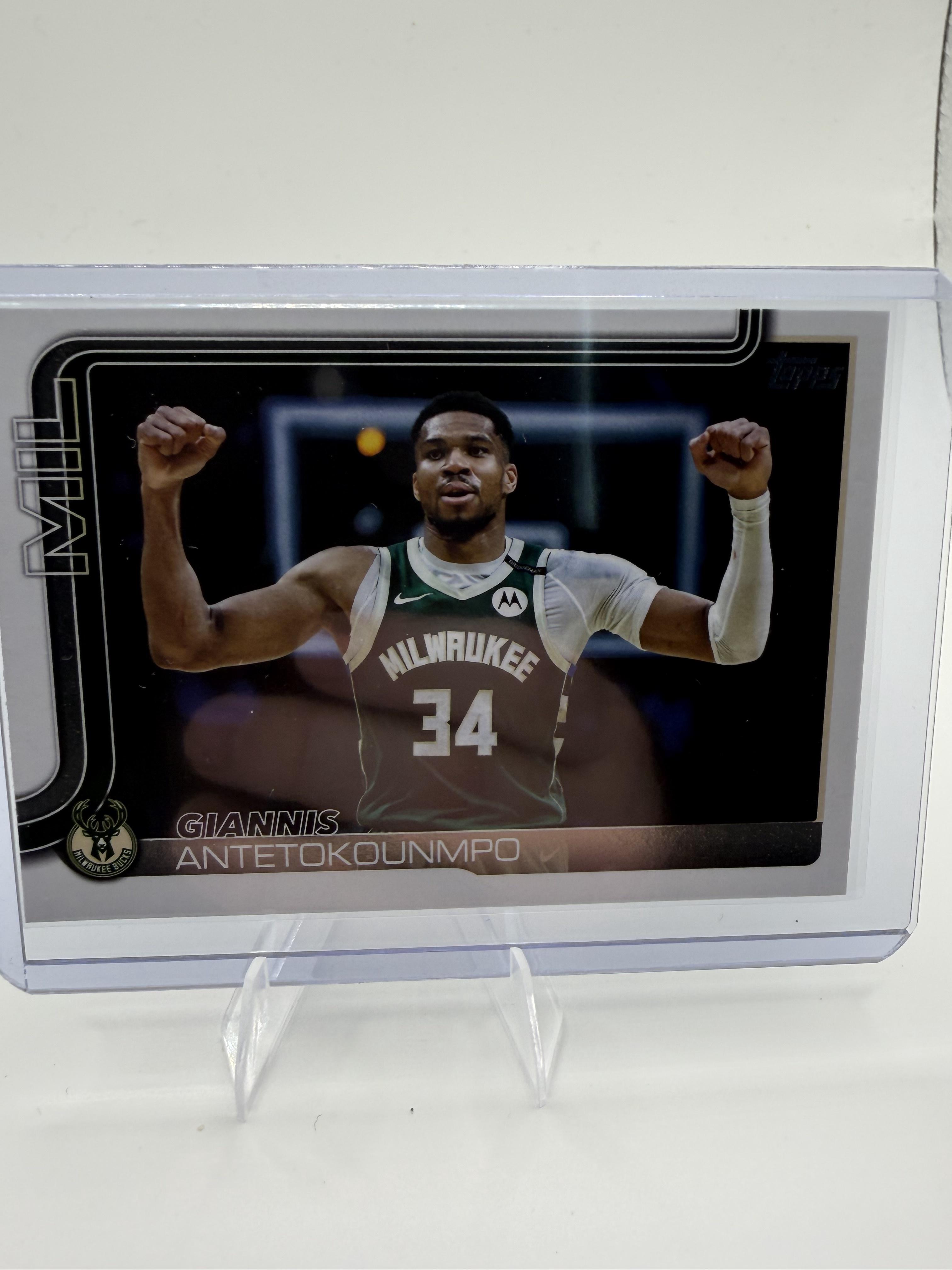 2025-26 Topps Giannis Antetokounmpo Card Milwaukee Bucks #54