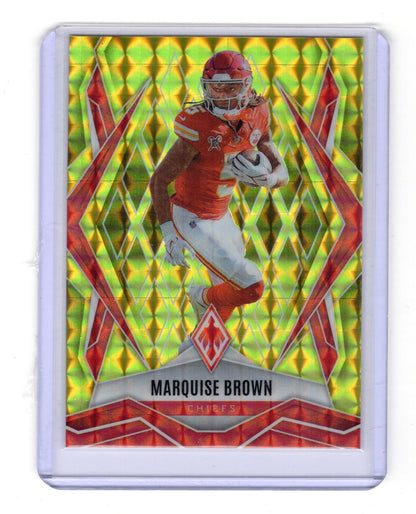 2025 Panini Phoenix Marquise Brown Card Yellow Pyramids Prizm SN Chiefs #/185
