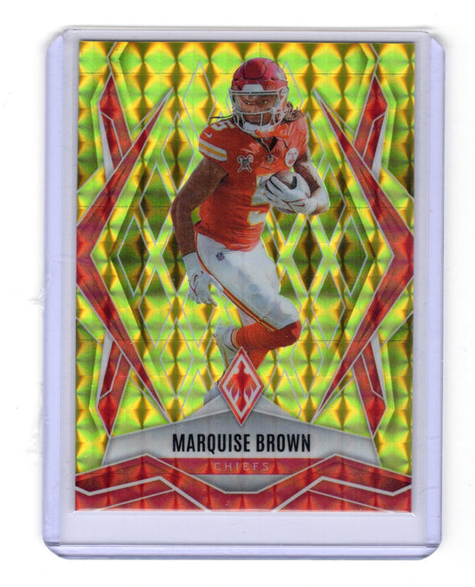 2025 Panini Phoenix Marquise Brown Card Yellow Pyramids Prizm SN Chiefs #/185